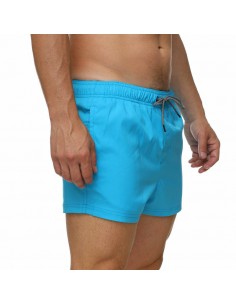Sigue disfrutando del agua con el bañador corto de hombre...