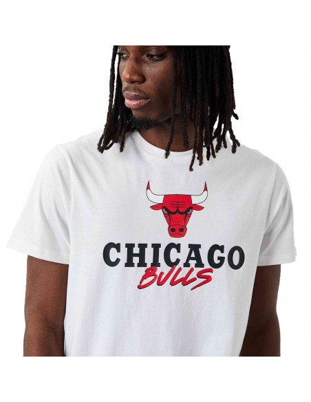 NEW ERA NBA SCRIPT TEE CHIBULL WHFDR